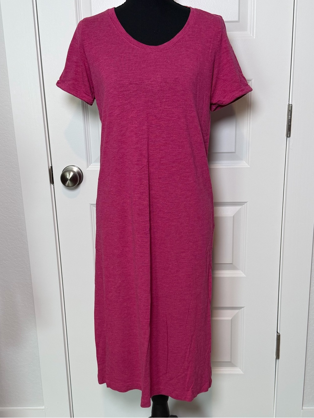 Women’s Short Sleeve Fuchsia Knit Dress